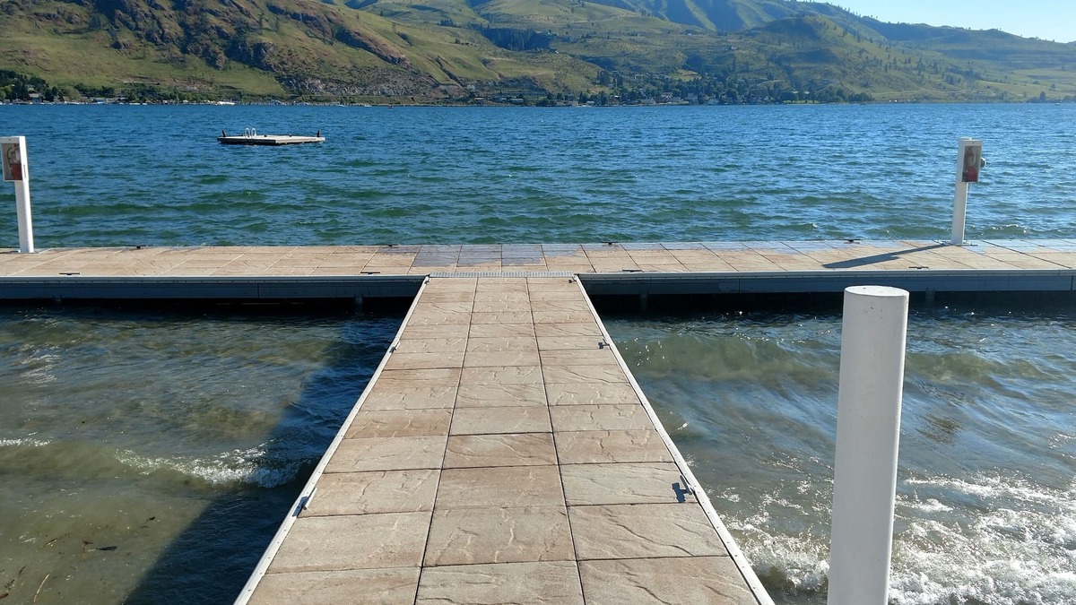 Chelan Apartment | Spader Bay Condo with Private Beach NOW with Boat Mooring