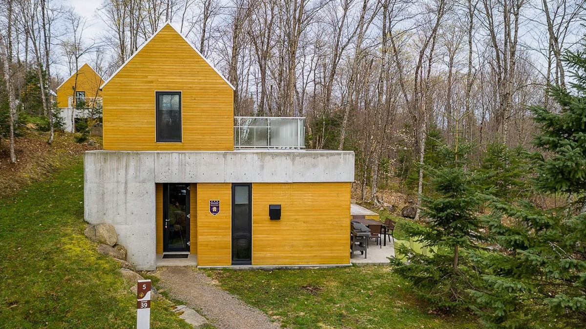 Lac Superieur Village Ski Chalet | SpaHaus Modern3 bedroom Cote Nord Tremblant resort access, poolnCITQ 291826