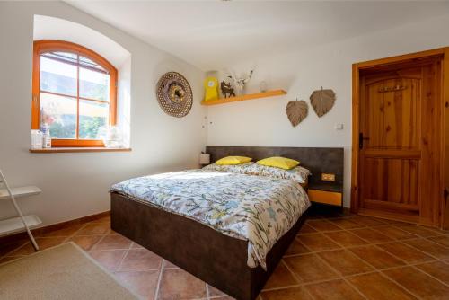 Hostim House | Spaní na včelách