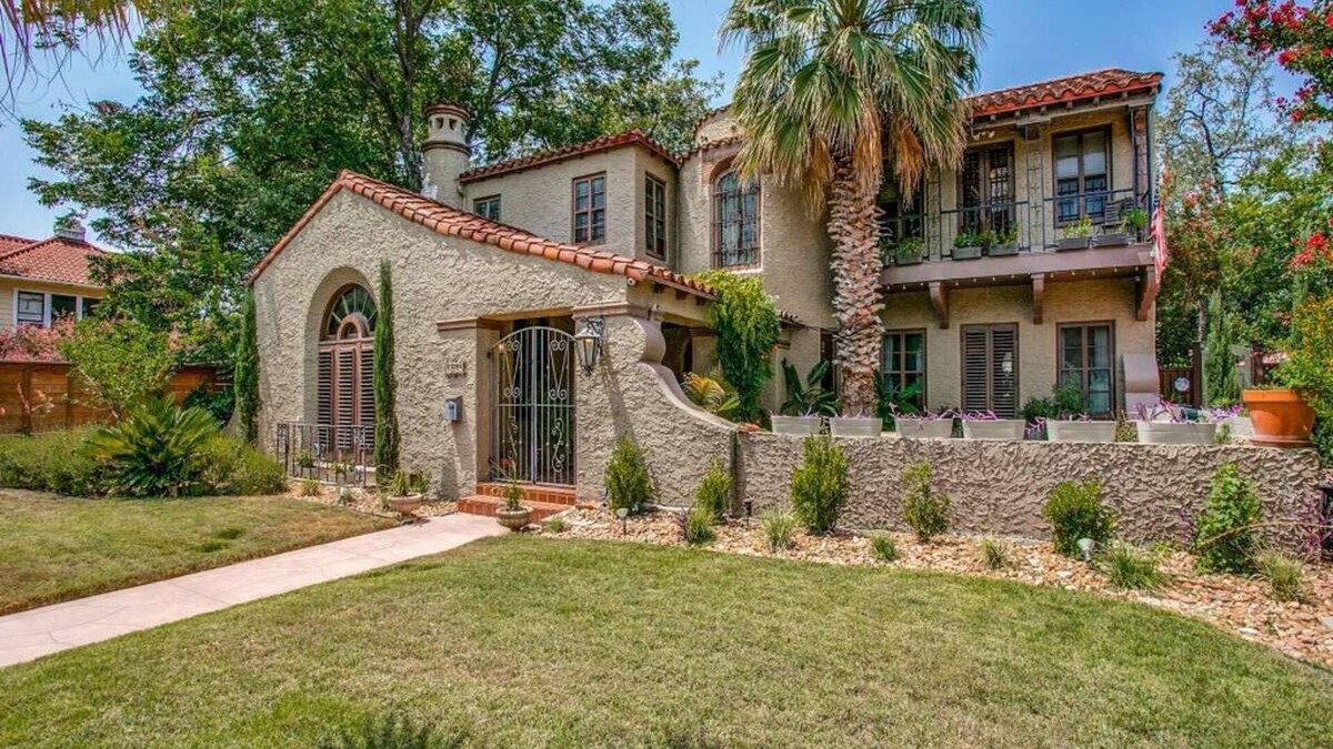 Jefferson Villa | Spanish Gem, Pool, HotTub, Firepit, Game Room, Patio Seating, Mins to River Walk