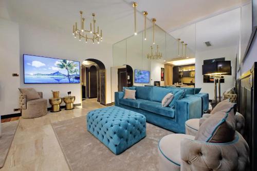 Rione XVI Ludovisi Apartment | Spanish Gold Edition