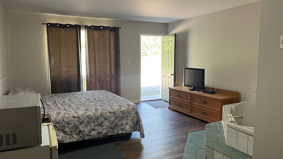 Algoma District Hotel | Spanish River Inn