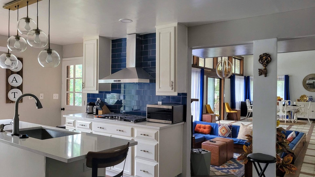Newnan House | Spanish style Lakefront Home w/Breathtaking views! Great for family or business