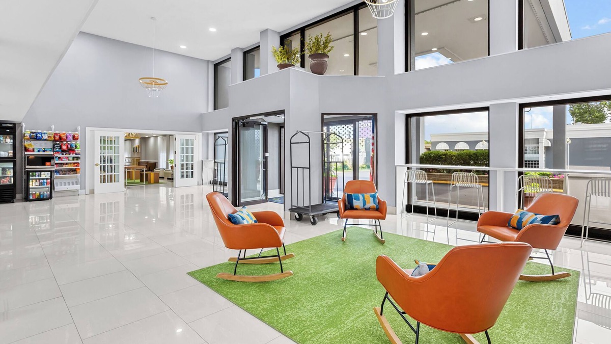 Des Plaines Hotel | Spark by Hilton Des Plaines Chicago O'Hare