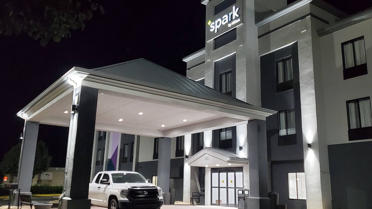 Lansing Hotel | Spark by Hilton Lansing