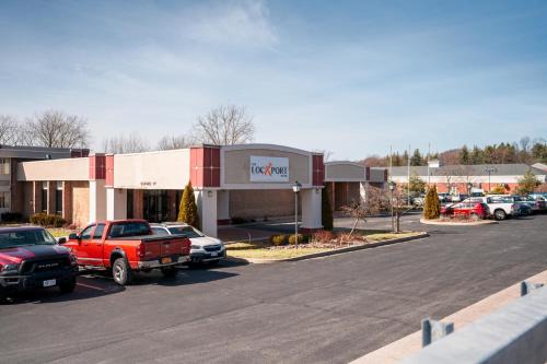Lockport Hotel | Spark by Hilton Lockport