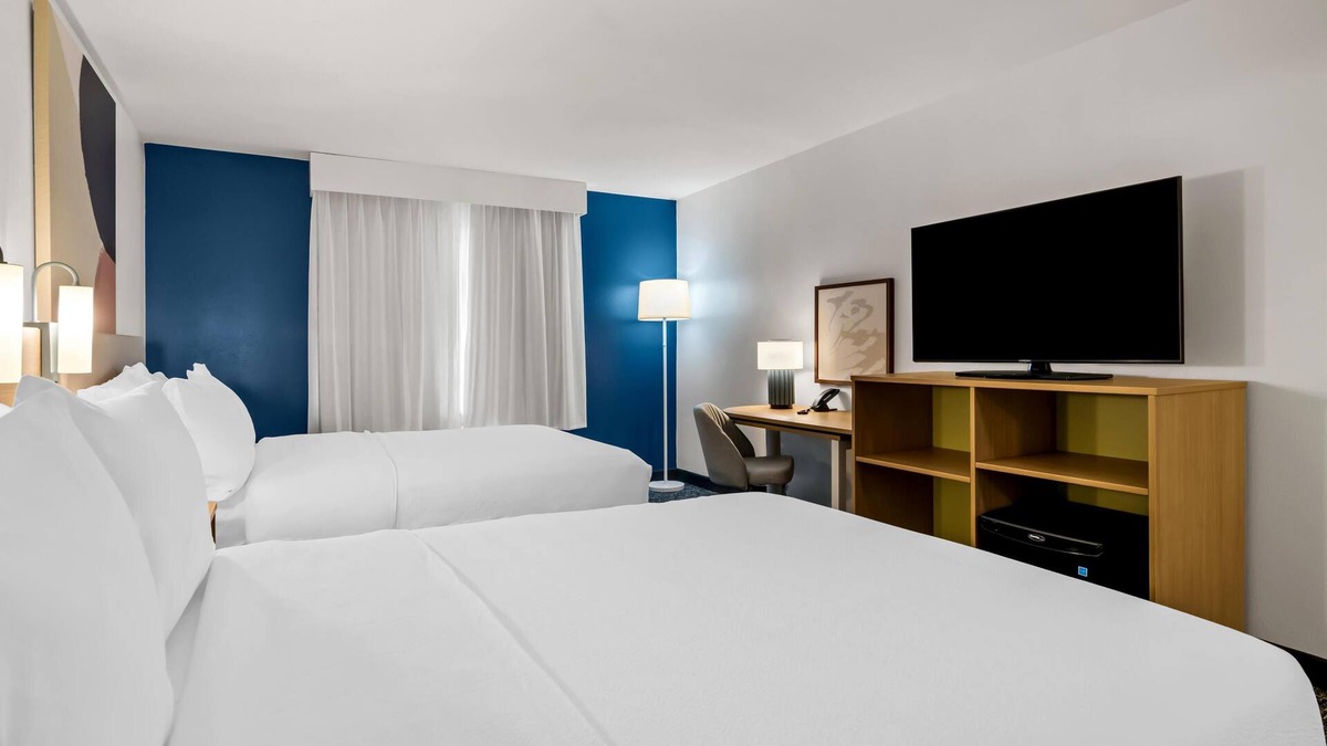 Merrillville Hotel | Spark by Hilton Merrillville