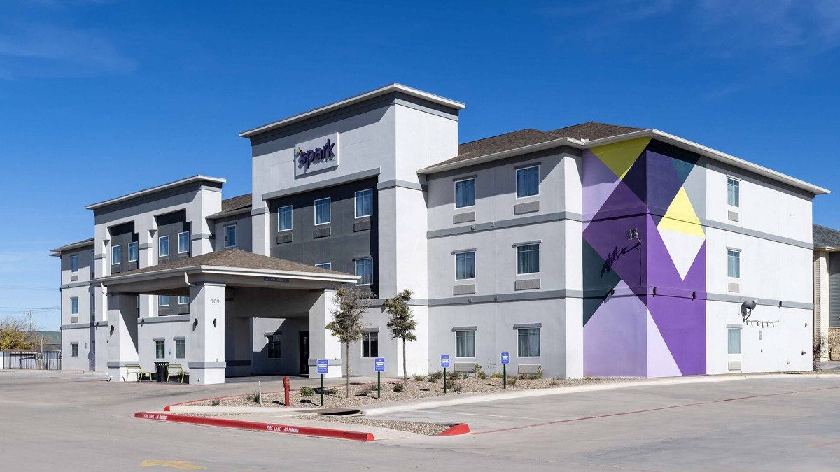 Midland Hotel | Spark by Hilton Midland South