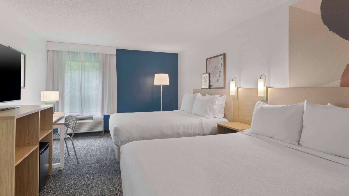 Newcomerstown Hotel | Spark by Hilton Newcomerstown