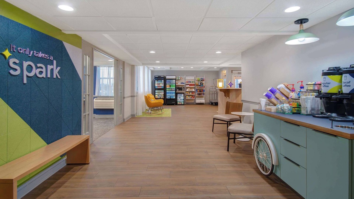 Rochester Hotel | Spark by Hilton Rochester University Area