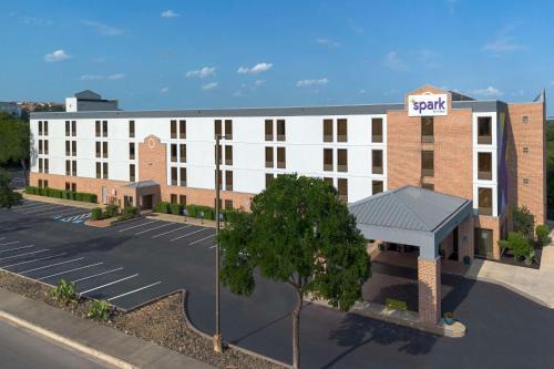 Wetmore Hotel | Spark By Hilton San Antonio Northwest Near Six Flags