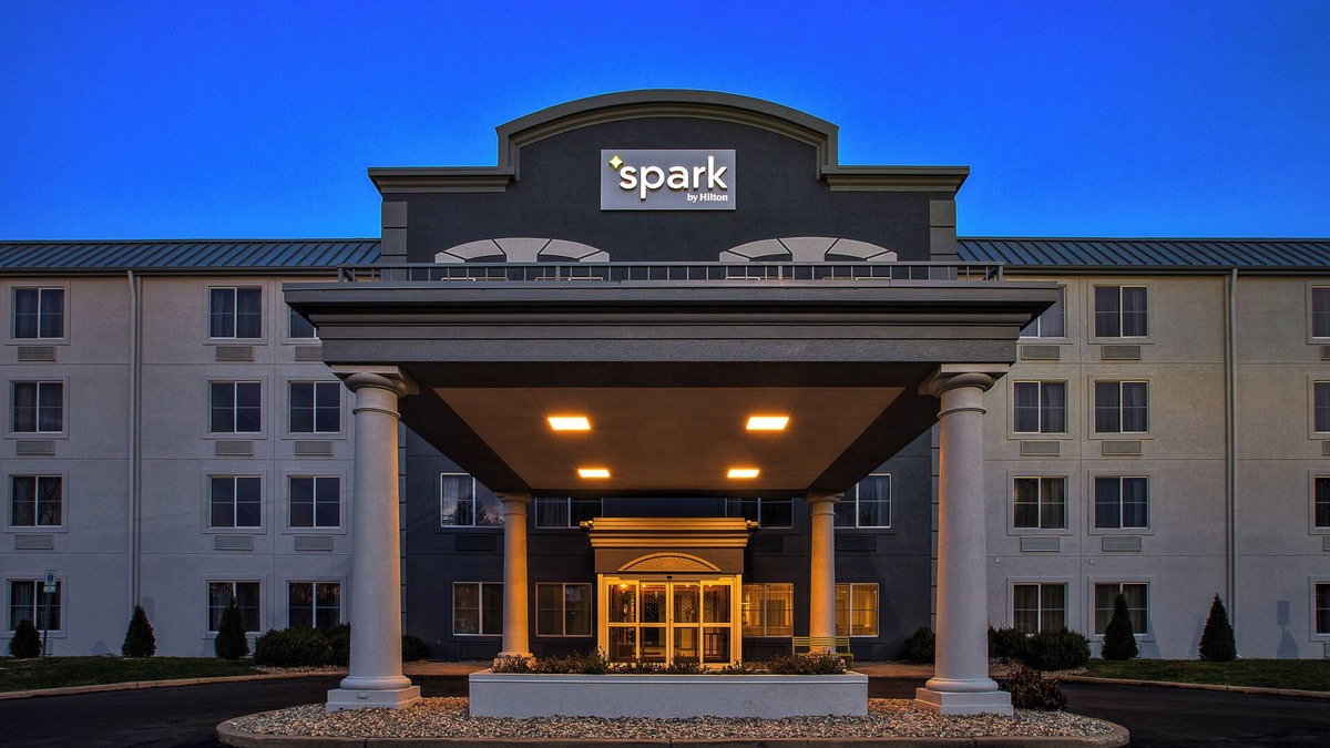 Walker Hotel | Spark By Hilton Walker Grand Rapids North