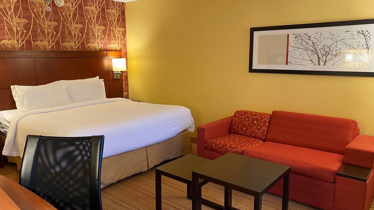 Bettendorf Hotel | Spark by Hiton Bettendorf Quad Cities