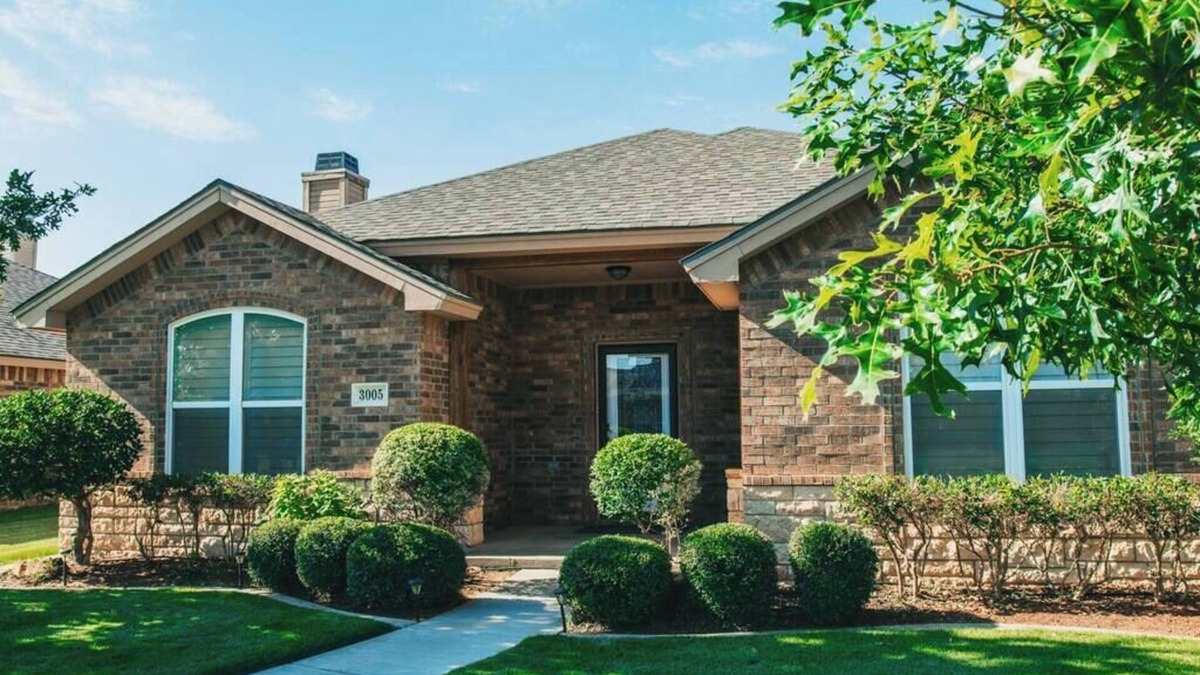 Lubbock House | Spark Getaways: The Golden Lotus Spa, Sauna, EV Charging
