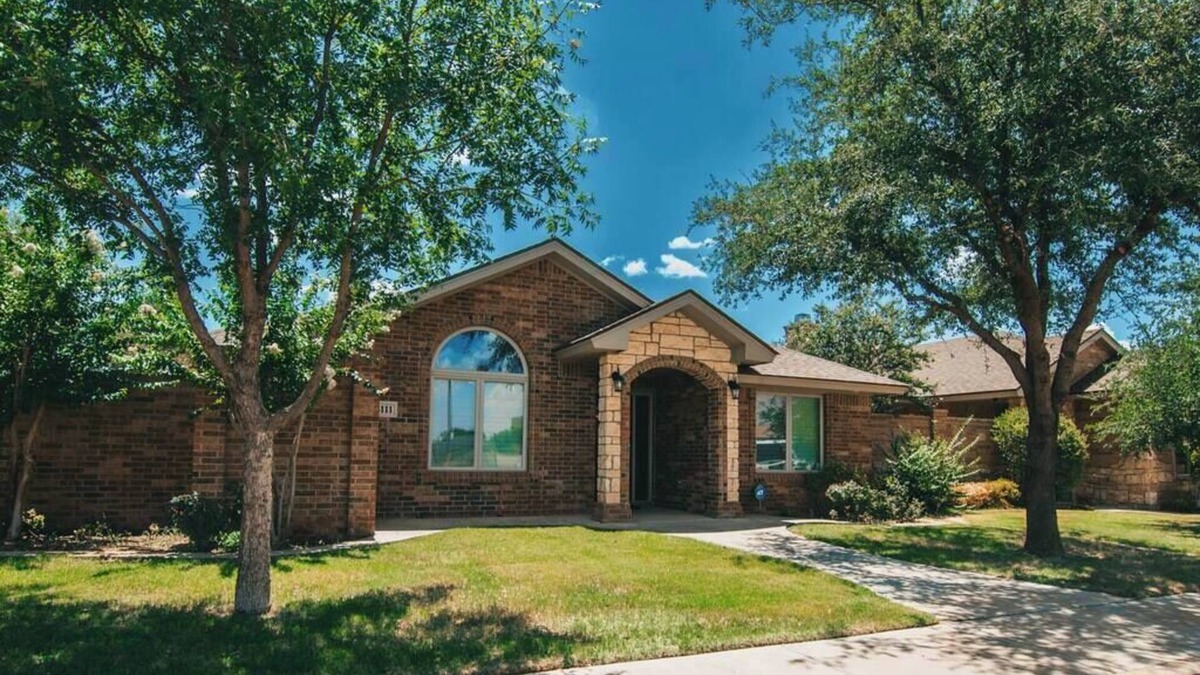Lubbock House | Spark Getaways: The Mulligan Spa and Golf