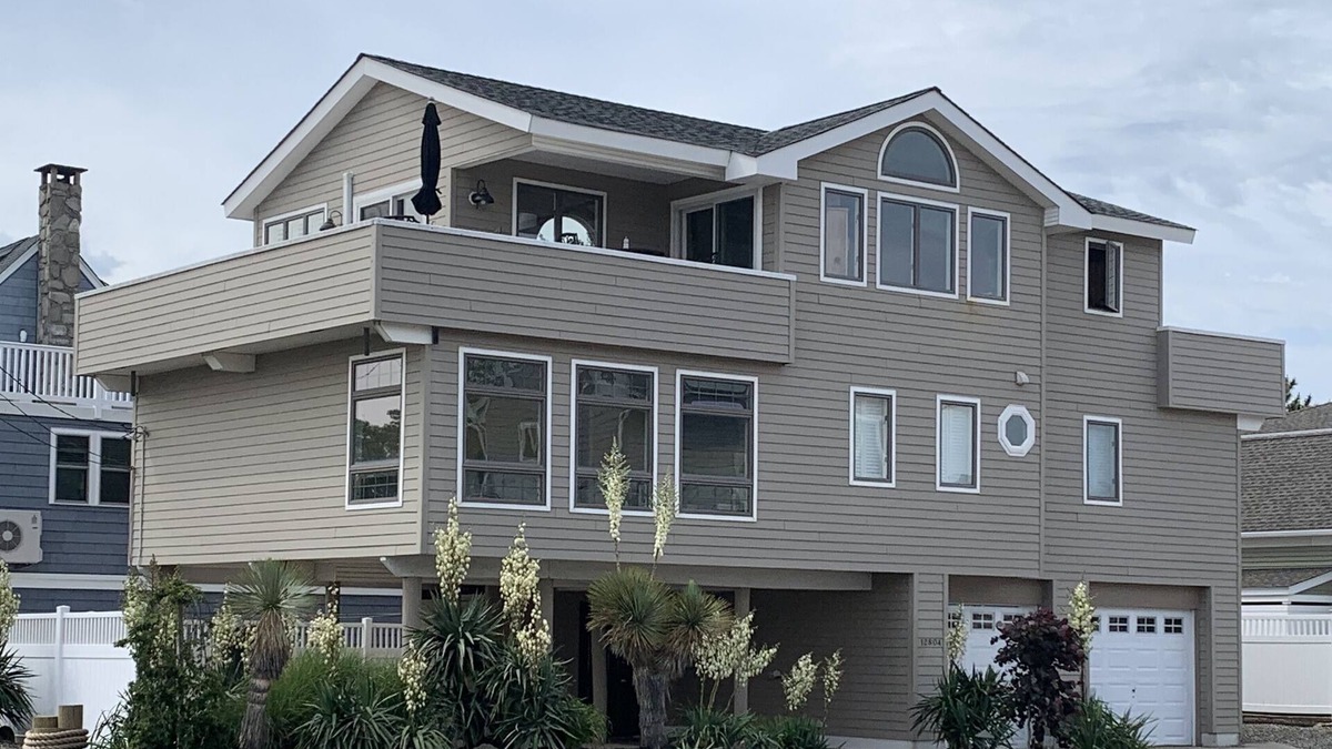 Beach Haven Terrace House | Sparkling Beach Haven Oceanside 2.3 Million Property. Easy Beach Access.