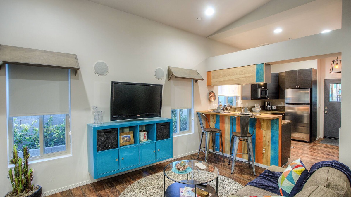 Southwest Village House | SPARKLING CLEAN-CANAL Walking/Running/Biking to Baseball, Downtown Events & Mo