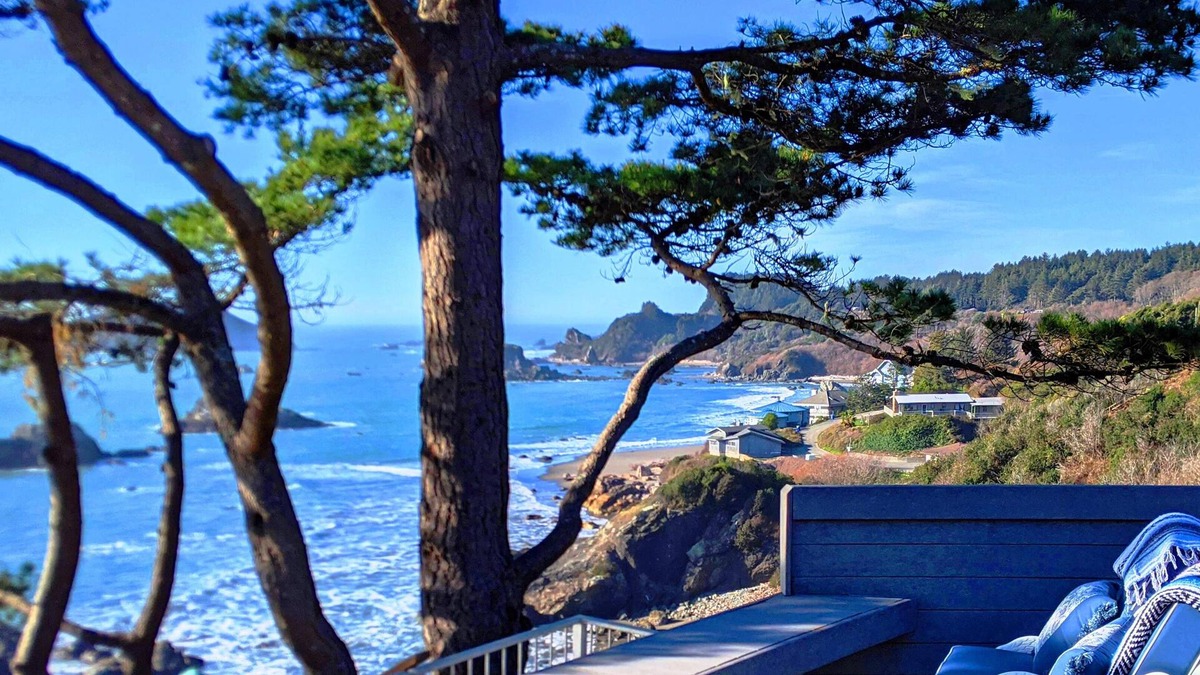 Brookings Apartment | Sparkling Clean, Private & Quiet! Amazing Ocean Views [6]