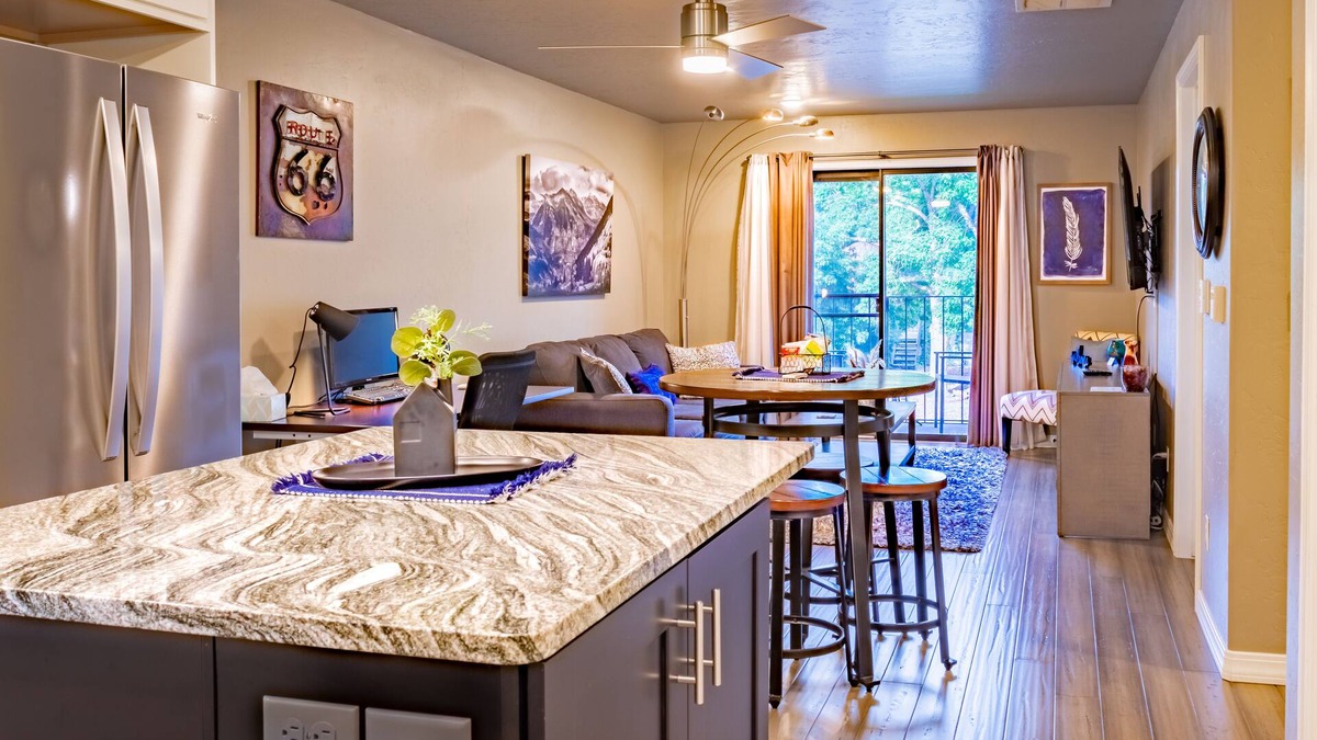 Grand Junction Condo | Sparkling clean remodeled condo w/Pool Hot Tub Gym.