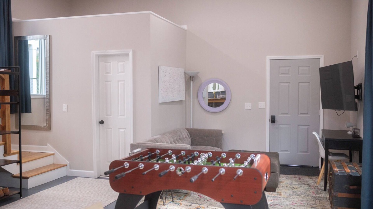 Reynoldstown Cottage | Sparkling Clean Walkable King Bed Couples Retreat!