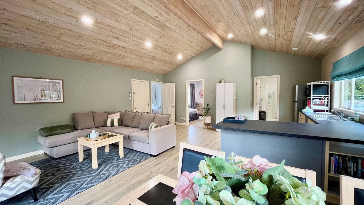 Aongatete Apartment | Sparrows Nest Guesthouse - nestled in the middle of an avocado orchard.