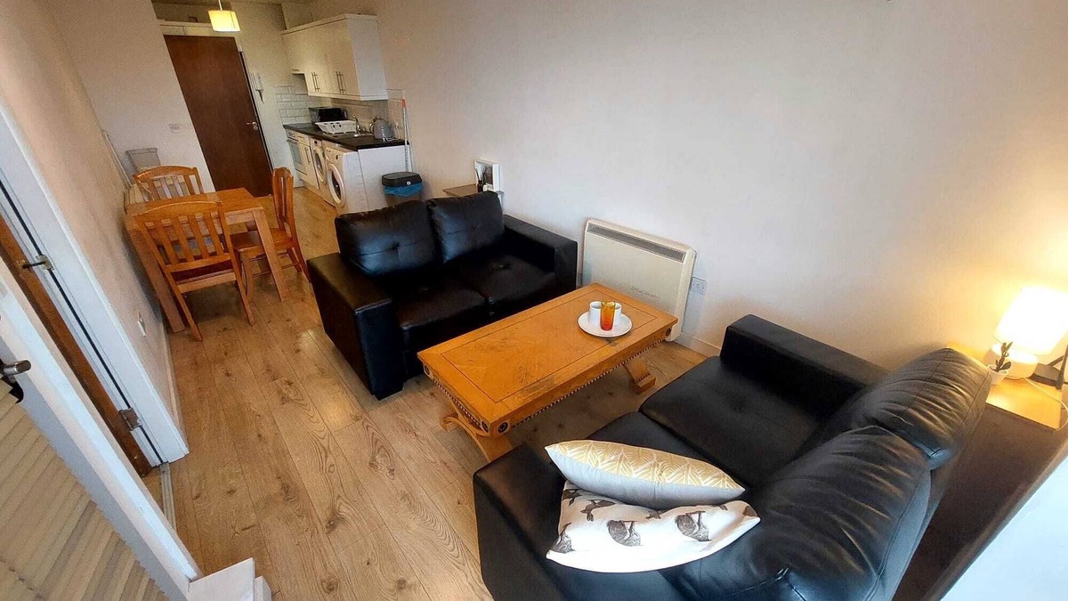 Haroldʼs Cross Condo | Spatious & private 2 bedroom apartment 15 minute walk to all attractions