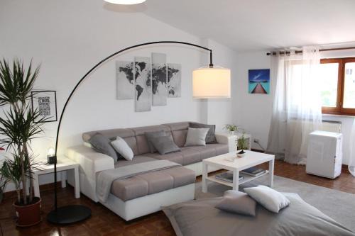 Castel di Leva Apartment | Spazioso appartamento (FREE PARKING)
