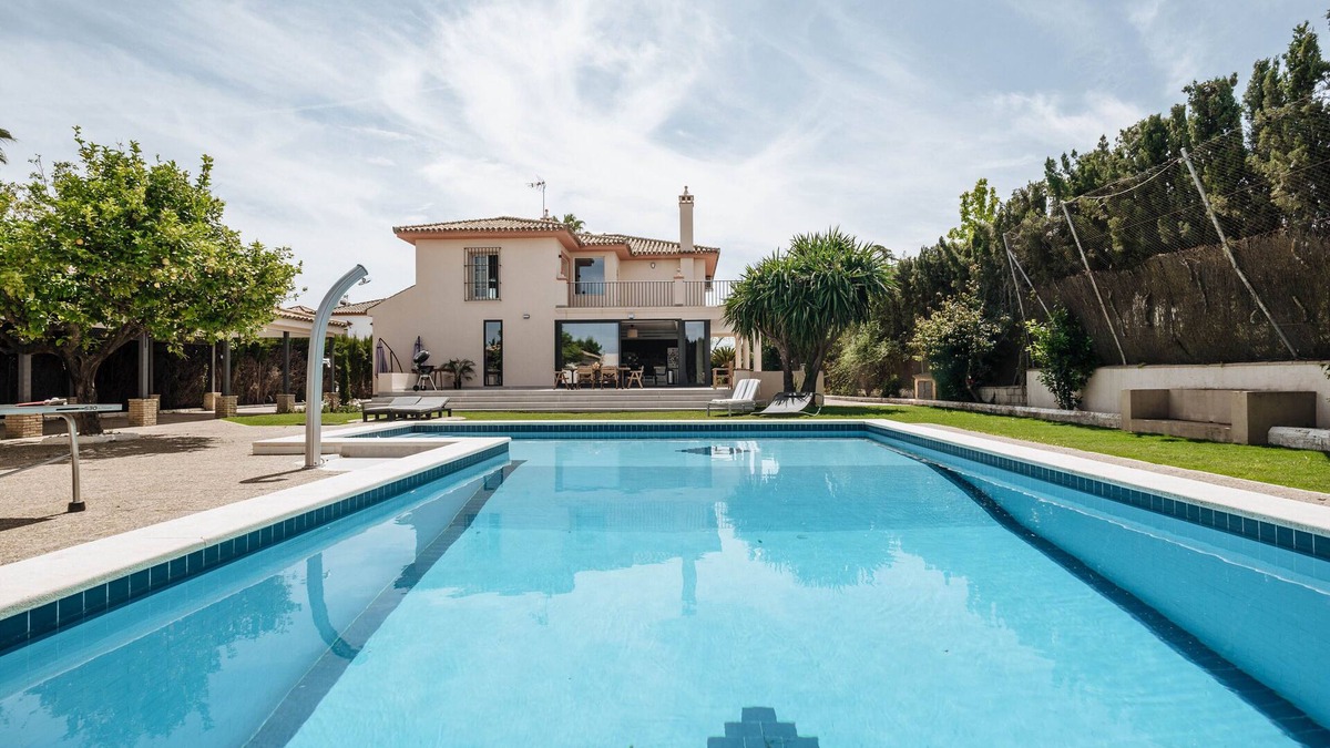 Valencina de la Concepcion Villa | Spectacular Villa 15 minutes from Seville