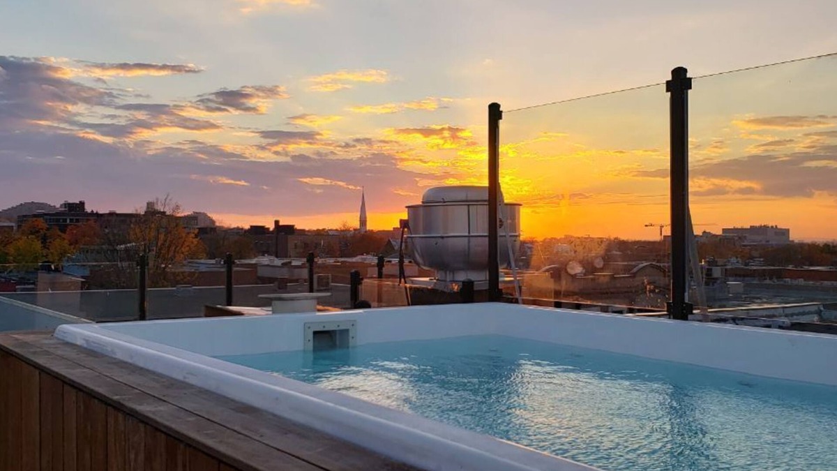 Mile End Condo | Speakeasy Bar hidden in Luxurious Mile End Loft!
