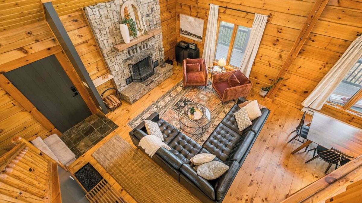 Oakland Cabin | Speakeasy, Bunk Room, Hot Tub, Private 2 acres