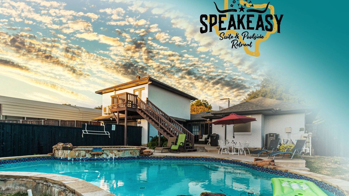Rowlett House | Speakeasy, Pool, 12 Person Hot tub, Game Room with Arcade, 500MGps Internet.