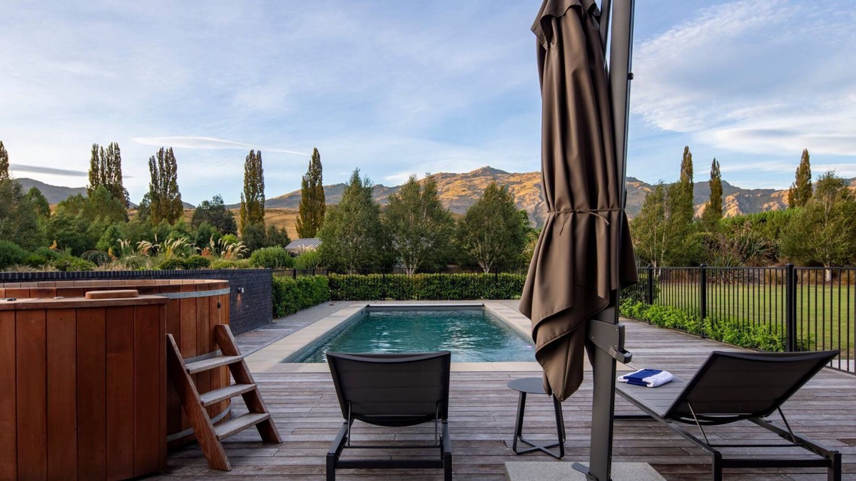 Speargrass Flat House | Speargrass Lodge|Pool |Fireplace |Hot Tub
