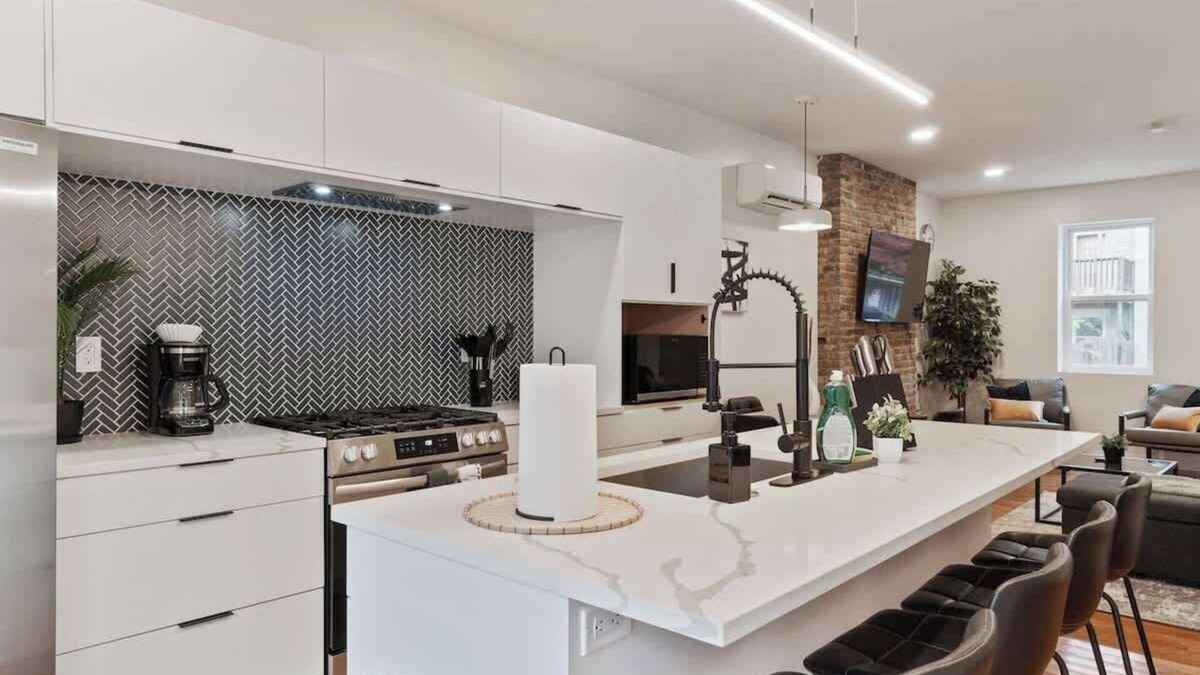 Central Northside House | Special 2 Homes – 6BR Duplex | Perfect for Groups!