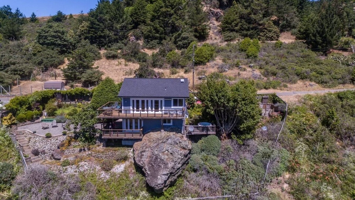 Jenner House | Special 3 nts for 1,000 or 7 nts and 7th nt free. For party’s of 2.