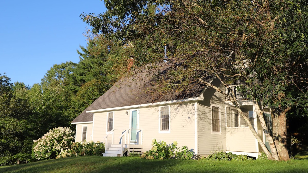 North Pomfret House | Special Cape on Thirteen Private Acres, 10 Minutes from Woodstock Village