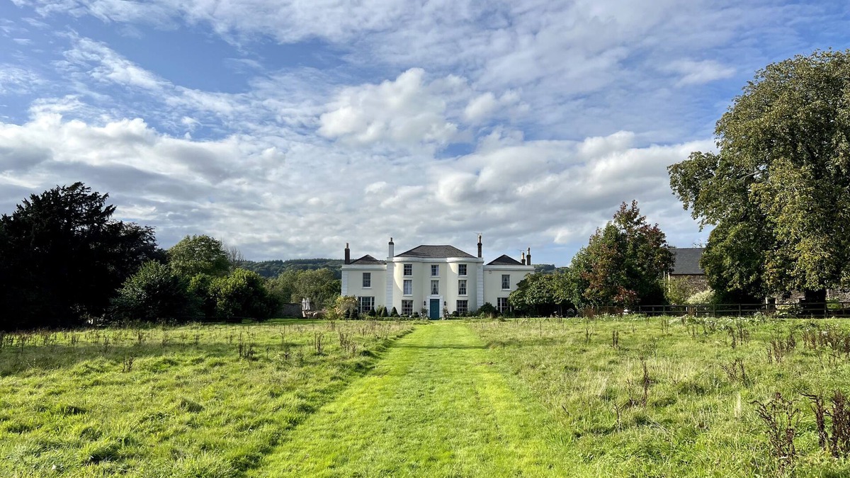 Lydney House | Special Celebration Country House. 4 acre grounds. Pet Friendly!
