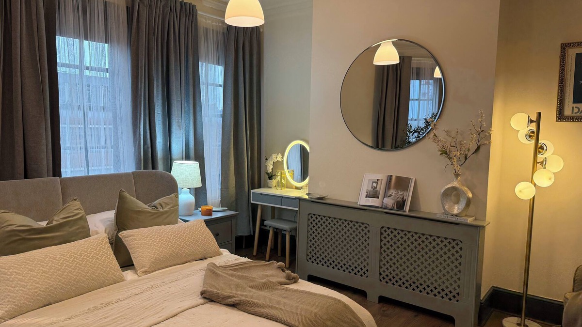 Royal Tunbridge Wells Apartment | Special king size bed in 3 bedroom flat in the heart of Tunbridge wells