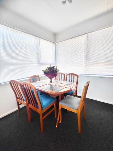 Johnsonville Apartment | special in winter from 138 for three bedrooms unit in Johnsonville Wellington
