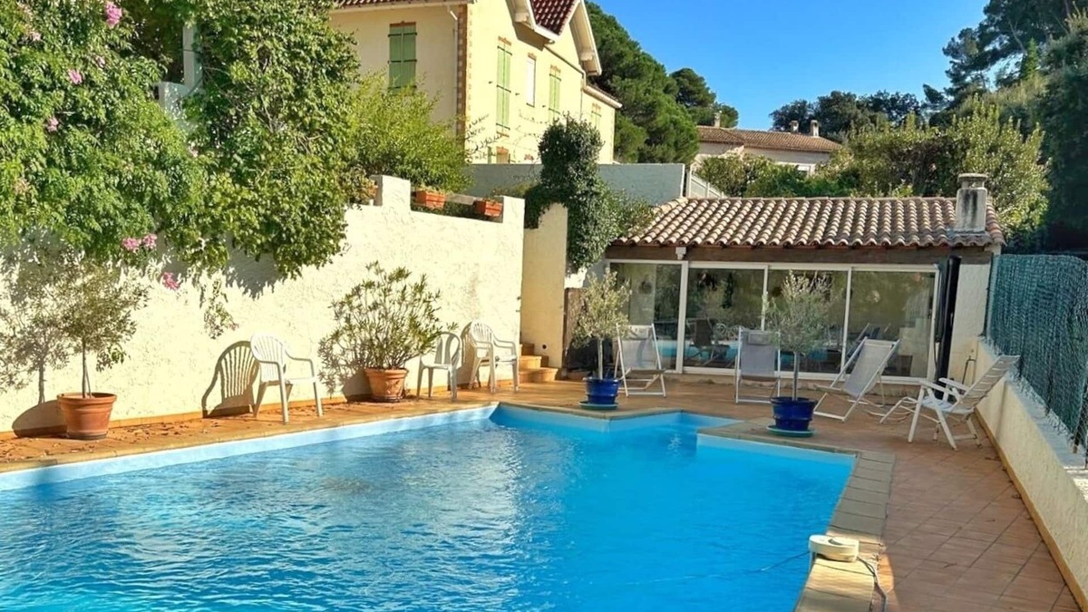 Le Pradet Villa | SPECIAL OFFER SEPTEMBER AT THE WATERFRONT/POOL AND SEA 6 pers (see more)