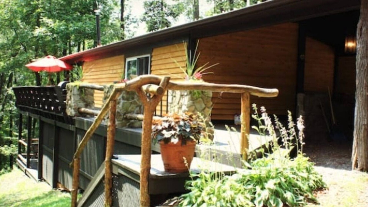 Champion House | Special…rent 2 nights get the 3rd night…FREE!