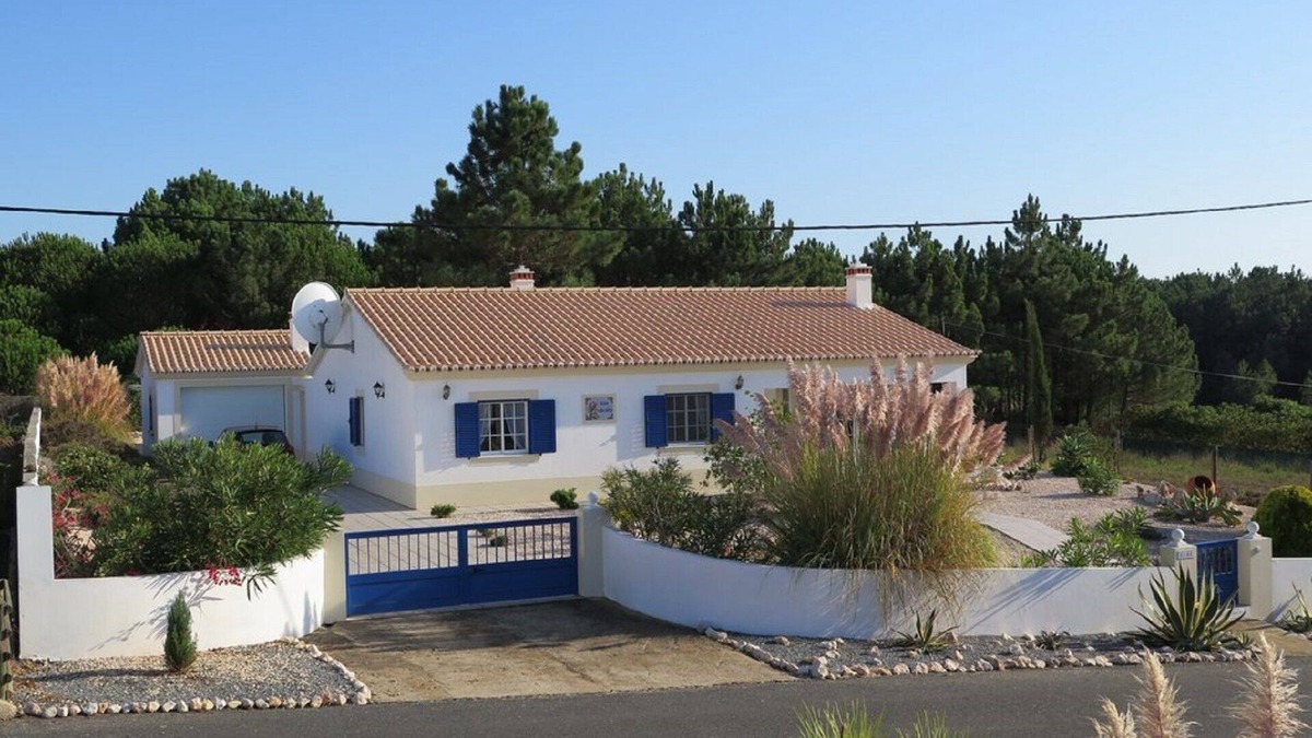 Aljezur Villa | Special villa, in a private location, heated pool, cable TV, high speed fibre