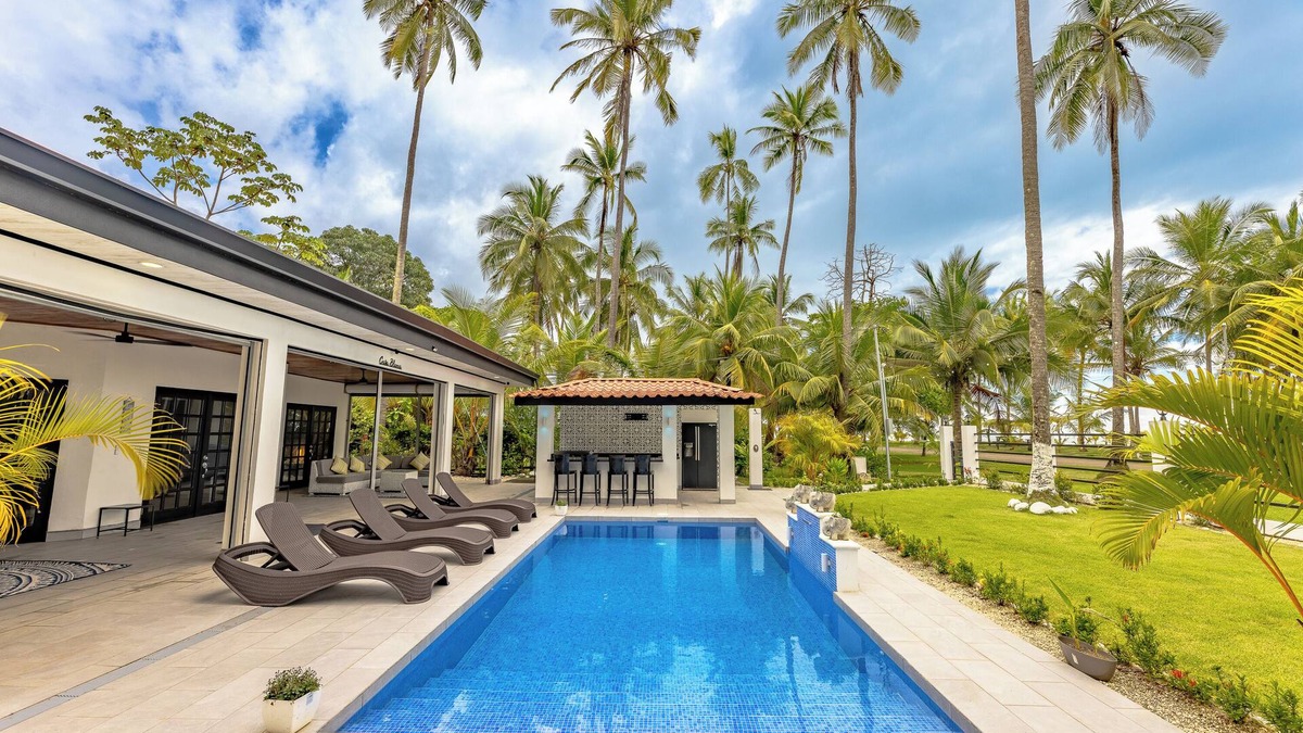 Parrita House | Spectacular Beachfront home with Private Pool - Secluded beach