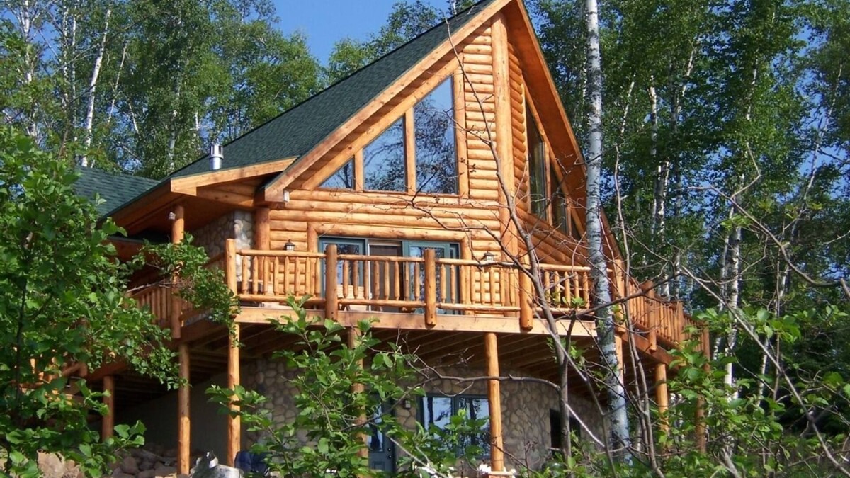 Two Harbors Cabin | Spectacular 2600 Sq Ft Log Home on the Shores of Majestic Lake Superiorn