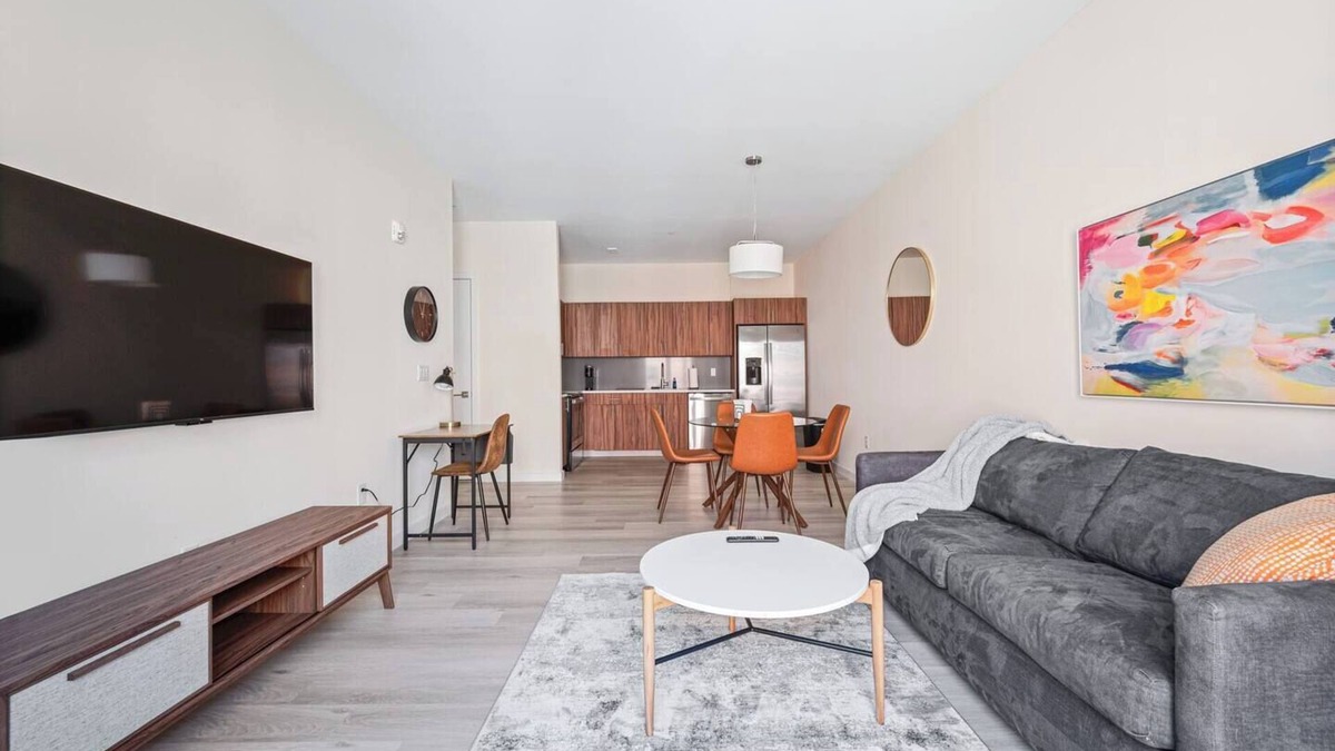 Newark Hotel | Spectacular ! 2BR Free Parking ! 30 min to NYC !