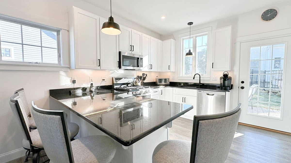 Arundel Cottage | Spectacular 3 Bdrm Cottage in Private Resort
