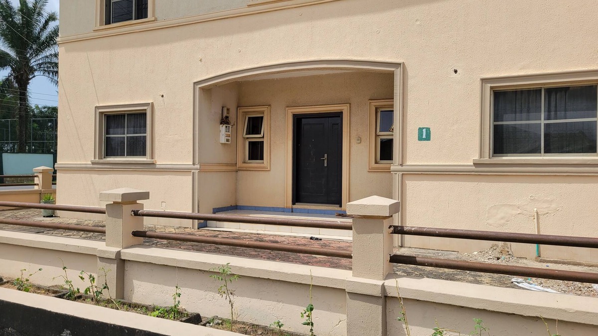 Loburo Apartment | Spectacular 3-bedroom Apartment on Popular Church Grounds.