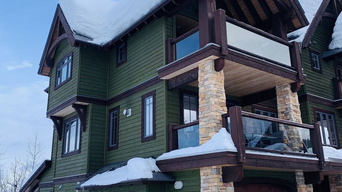 Rossland House | Spectacular 4 BDRoom Creekside Condo at RED Mountain