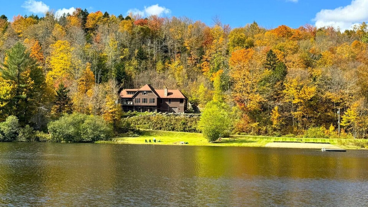 Wilmington Ski Chalet | Spectacular 4 Season Home on Spruce Lake