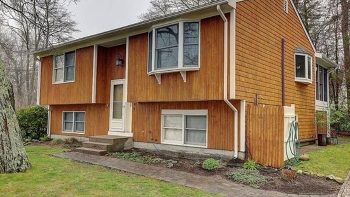 Bonnet Shores House | Spectacular 4BR/2 BA Bonnet Shores Beach Home W/Beach Access