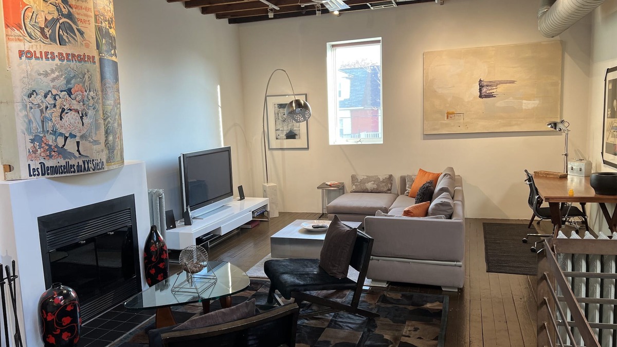 Christie Pits Apartment | Spectacular Authentic Loft.